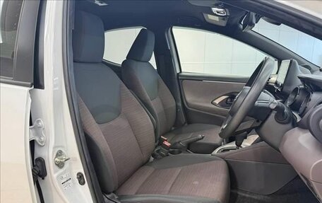 Toyota Yaris, 2022 год, 993 000 рублей, 21 фотография