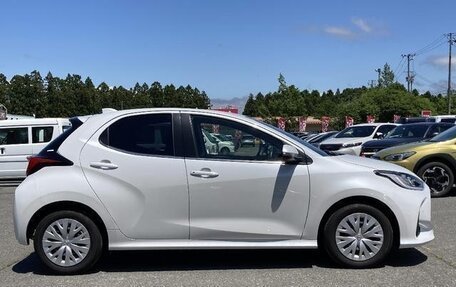 Toyota Yaris, 2023 год, 1 110 000 рублей, 3 фотография