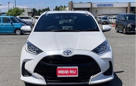 Toyota Yaris, 2023 год, 1 110 000 рублей, 2 фотография