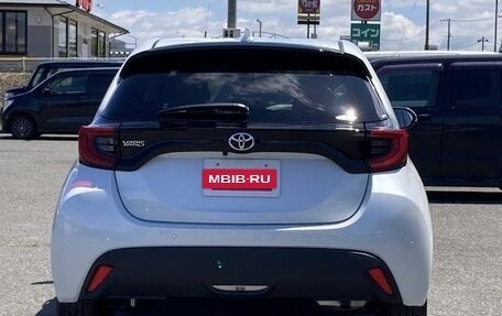 Toyota Yaris, 2023 год, 1 110 000 рублей, 4 фотография