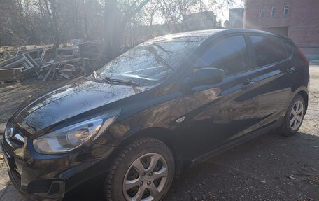 Hyundai Solaris II рестайлинг, 2012 год, 700 000 рублей, 2 фотография