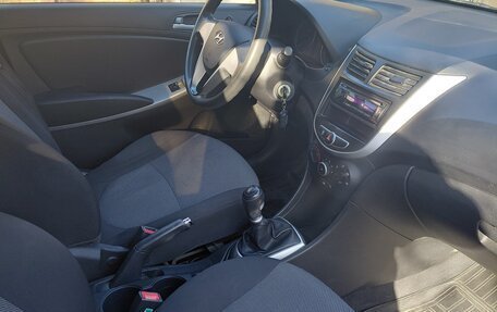 Hyundai Solaris II рестайлинг, 2012 год, 700 000 рублей, 3 фотография