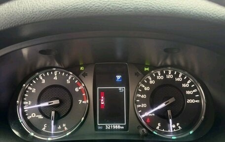 Toyota Hilux VIII, 2021 год, 3 500 000 рублей, 8 фотография