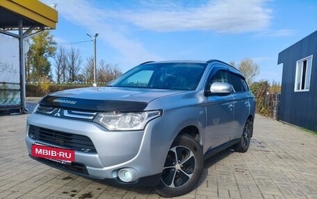 Mitsubishi Outlander III рестайлинг 3, 2012 год, 1 320 000 рублей, 2 фотография