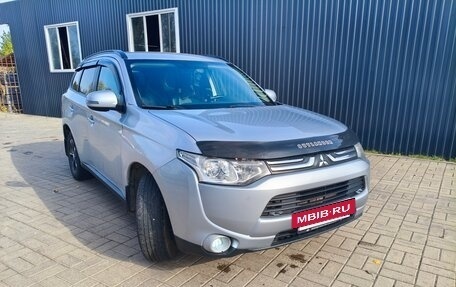 Mitsubishi Outlander III рестайлинг 3, 2012 год, 1 320 000 рублей, 4 фотография