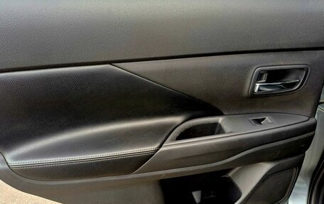 Mitsubishi Outlander III рестайлинг 3, 2012 год, 1 300 000 рублей, 13 фотография