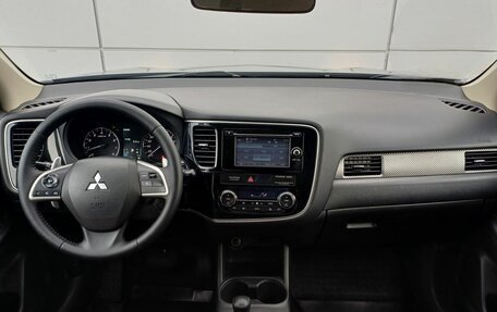 Mitsubishi Outlander III рестайлинг 3, 2012 год, 1 300 000 рублей, 17 фотография
