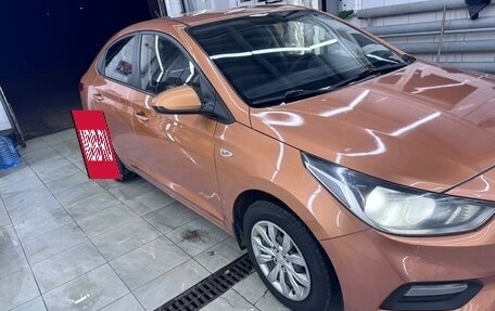 Hyundai Solaris II рестайлинг, 2017 год, 980 000 рублей, 3 фотография
