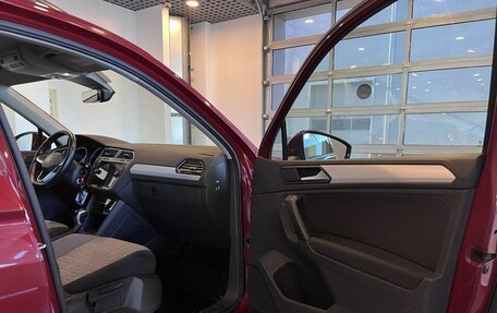 Volkswagen Tiguan II, 2021 год, 2 749 000 рублей, 27 фотография