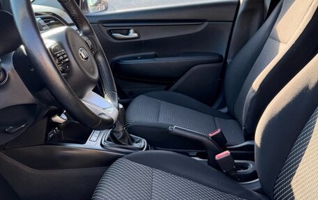KIA Rio IV, 2018 год, 895 000 рублей, 12 фотография