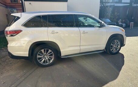 Toyota Highlander III, 2014 год, 2 800 000 рублей, 3 фотография