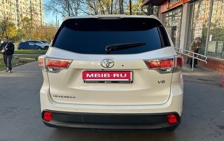 Toyota Highlander III, 2014 год, 2 800 000 рублей, 8 фотография
