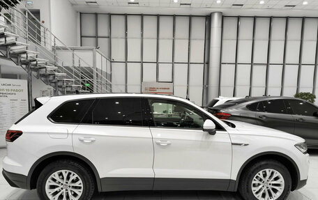 Volkswagen Touareg III, 2018 год, 4 550 000 рублей, 8 фотография