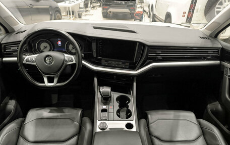 Volkswagen Touareg III, 2018 год, 4 550 000 рублей, 18 фотография