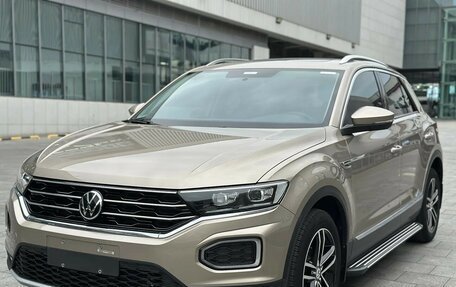 Volkswagen T-Roc I, 2023 год, 2 185 000 рублей, 1 фотография