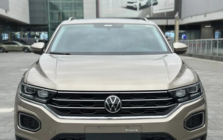 Volkswagen T-Roc I, 2023 год, 2 185 000 рублей, 2 фотография