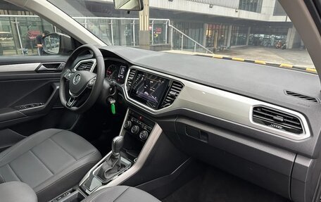 Volkswagen T-Roc I, 2023 год, 2 185 000 рублей, 6 фотография