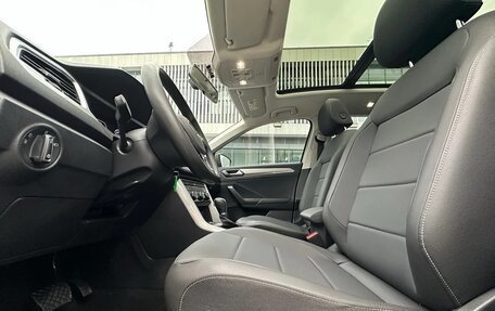 Volkswagen T-Roc I, 2023 год, 2 185 000 рублей, 8 фотография