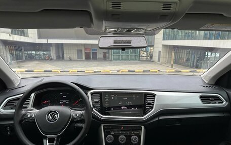 Volkswagen T-Roc I, 2023 год, 2 185 000 рублей, 7 фотография