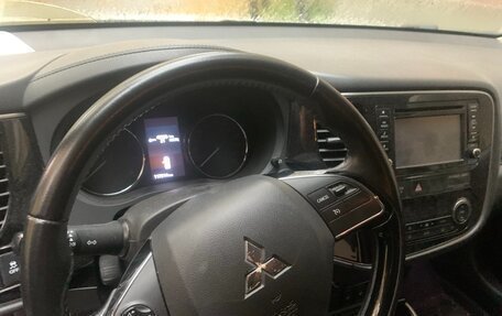 Mitsubishi Outlander III рестайлинг 3, 2017 год, 2 250 000 рублей, 3 фотография