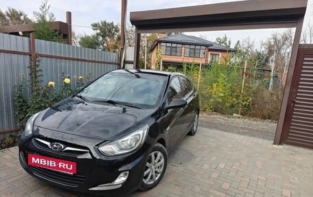 Hyundai Solaris II рестайлинг, 2013 год, 900 000 рублей, 2 фотография