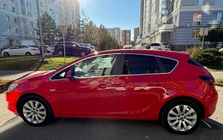 Opel Astra J, 2011 год, 780 000 рублей, 2 фотография