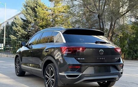 Volkswagen T-Roc I, 2023 год, 1 850 000 рублей, 3 фотография