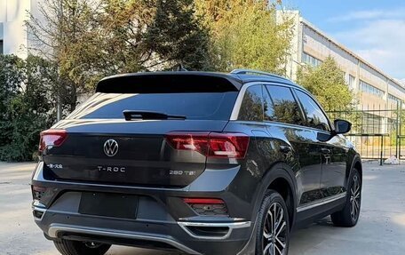 Volkswagen T-Roc I, 2023 год, 1 850 000 рублей, 5 фотография