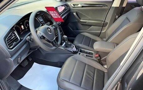 Volkswagen T-Roc I, 2023 год, 1 850 000 рублей, 10 фотография