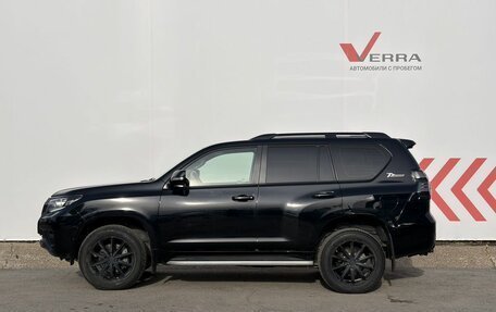 Toyota Land Cruiser Prado 150 рестайлинг, 2021 год, 7 000 000 рублей, 2 фотография