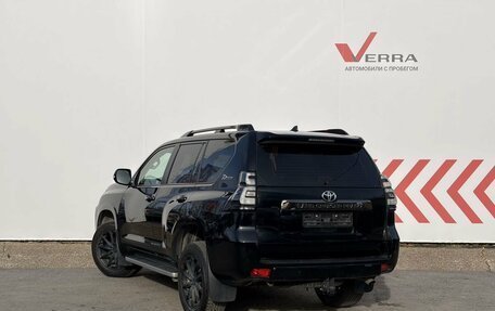 Toyota Land Cruiser Prado 150 рестайлинг, 2021 год, 7 000 000 рублей, 3 фотография