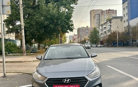 Hyundai Solaris II рестайлинг, 2017 год, 1 180 000 рублей, 1 фотография