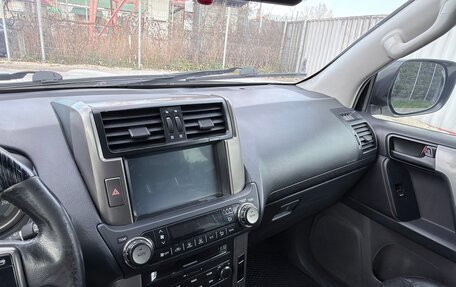 Toyota Land Cruiser Prado 150 рестайлинг, 2012 год, 2 255 000 рублей, 12 фотография