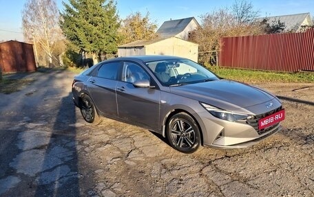Hyundai Elantra, 2021 год, 1 820 000 рублей, 2 фотография