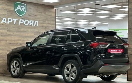 Toyota RAV4, 2021 год, 3 390 000 рублей, 5 фотография