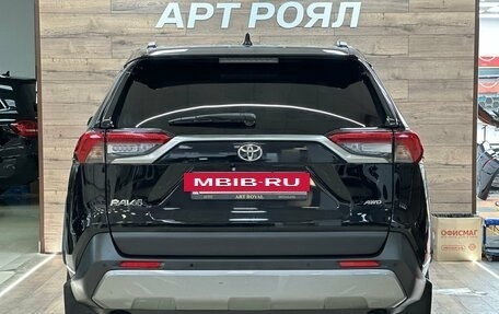 Toyota RAV4, 2021 год, 3 390 000 рублей, 7 фотография