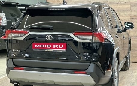 Toyota RAV4, 2021 год, 3 390 000 рублей, 8 фотография