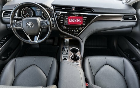 Toyota Camry, 2019 год, 2 800 000 рублей, 5 фотография