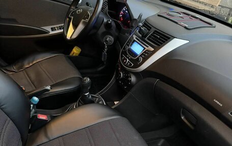 Hyundai Solaris II рестайлинг, 2013 год, 750 000 рублей, 5 фотография