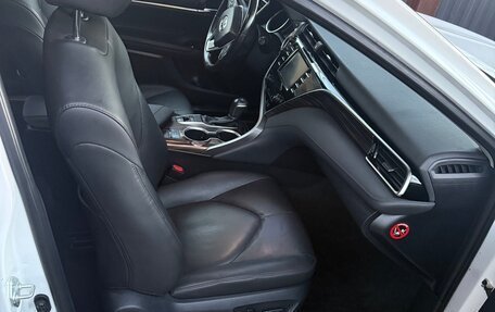 Toyota Camry, 2019 год, 3 290 000 рублей, 7 фотография