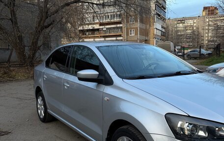 Volkswagen Polo VI (EU Market), 2012 год, 880 000 рублей, 2 фотография