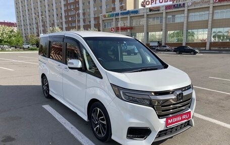Honda Stepwgn IV рестайлинг, 2019 год, 2 600 000 рублей, 1 фотография