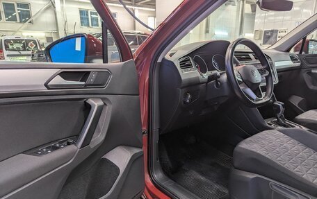 Volkswagen Tiguan II, 2021 год, 2 749 000 рублей, 10 фотография