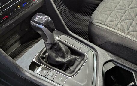 Volkswagen Tiguan II, 2021 год, 2 749 000 рублей, 14 фотография