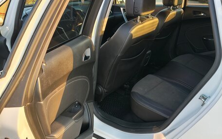 Opel Astra J, 2011 год, 700 000 рублей, 11 фотография