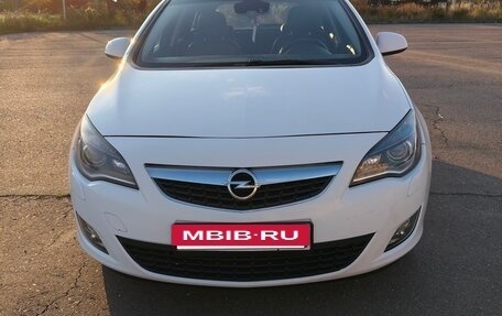 Opel Astra J, 2011 год, 700 000 рублей, 2 фотография