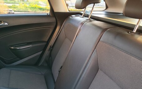 Opel Astra J, 2011 год, 700 000 рублей, 19 фотография