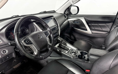 Mitsubishi Pajero Sport III рестайлинг, 2019 год, 2 590 000 рублей, 9 фотография