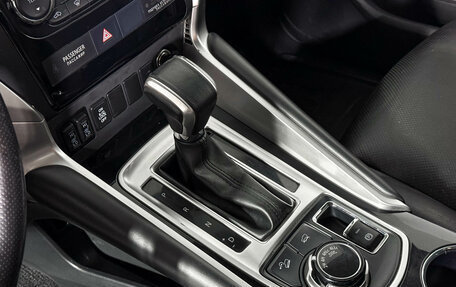 Mitsubishi Pajero Sport III рестайлинг, 2019 год, 2 590 000 рублей, 11 фотография