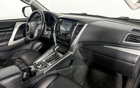 Mitsubishi Pajero Sport III рестайлинг, 2019 год, 2 590 000 рублей, 14 фотография